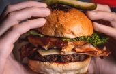 Le Rouge Burger Bar sert l&#039;un des 50 meilleurs burgers au Canada